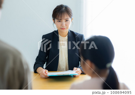 三者面談　小学生 108694095