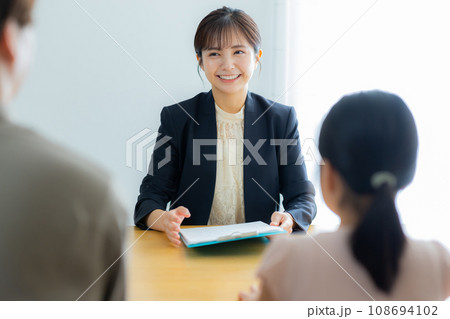 小学生　対面座位 三者面談 小学生の写真素材 [108694102] - PIXTA
