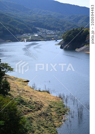 不動大橋からの眺め あがつま湖 夕時 不動大橋からの眺め あがつま湖 夕時 108694463