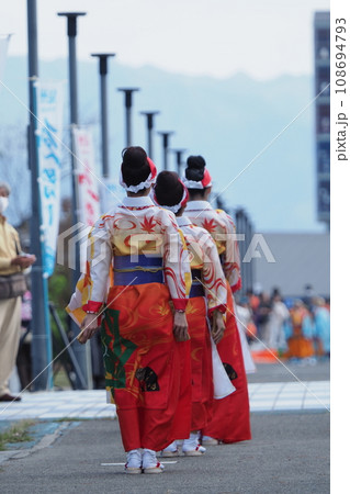 泉州よさこいええじゃないか祭りの一コマ 泉州よさこいええじゃないか祭りの一コマ 108694793