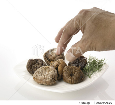 ドライイチジク 白背景 ドライイチジク 白背景 108695935