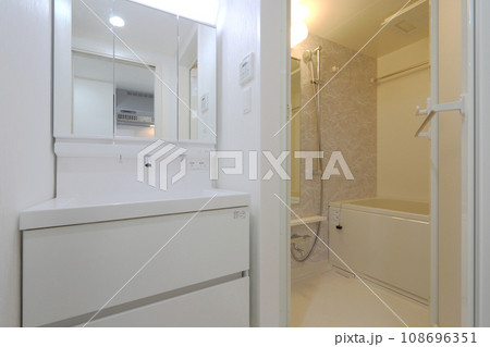 洗面室 浴室 洗面室 浴室 108696351