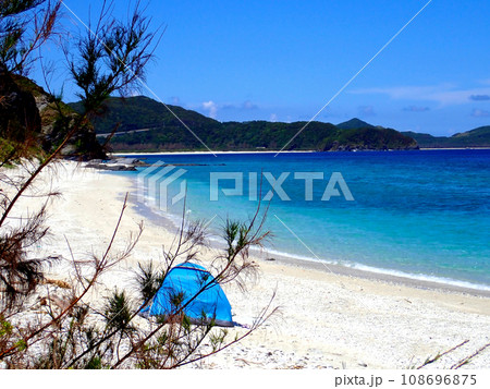 沖縄・慶良間諸島・座間味・安室島のビーチ 108696875