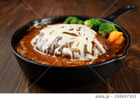 チーズ煮込みハンバーグ チーズ煮込みハンバーグ 108697301