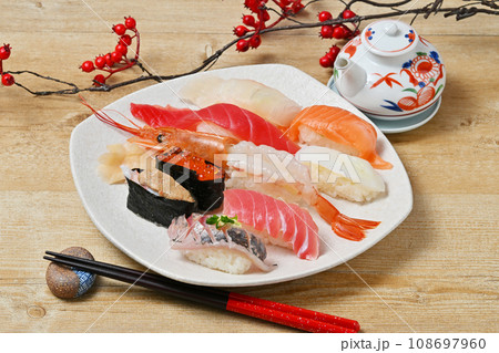 お寿司、寿司、すし、鮨、スシ、和食、海鮮料理。マグロ、エビ、サーモン、イカ、アジほか。 お寿司、寿司、すし、鮨、スシ、和食、海鮮料理。マグロ、エビ、サーモン、イカ、アジほか。 108697960