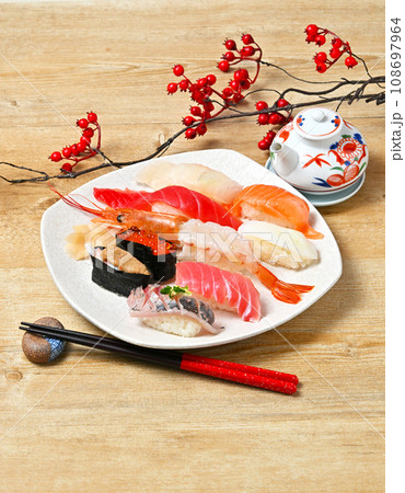 お寿司、寿司、すし、鮨、スシ、和食、海鮮料理。マグロ、エビ、サーモン、イカ、アジほか。 お寿司、寿司、すし、鮨、スシ、和食、海鮮料理。マグロ、エビ、サーモン、イカ、アジほか。 108697964