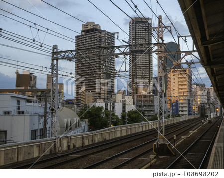 夕暮れの中津駅 夕暮れの中津駅 108698202