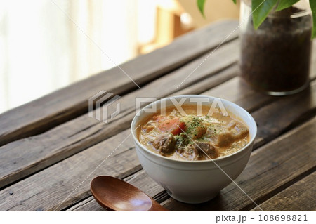 具材たっぷり牛すじ肉の豆乳トマトスープ 108698821