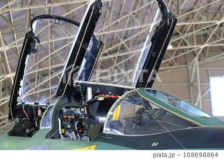 F4ファントムのコクピット 108698864