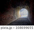 廃線敷遊歩道のトンネル 108699655