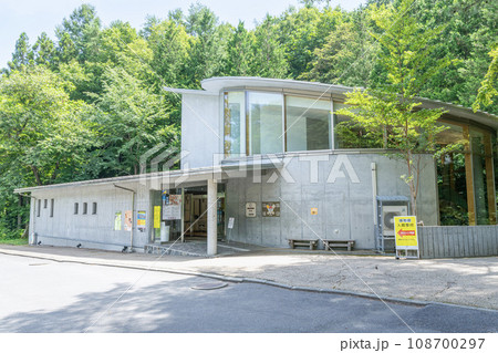 岩手県久慈市　晴天の久慈琥珀博物館 108700297