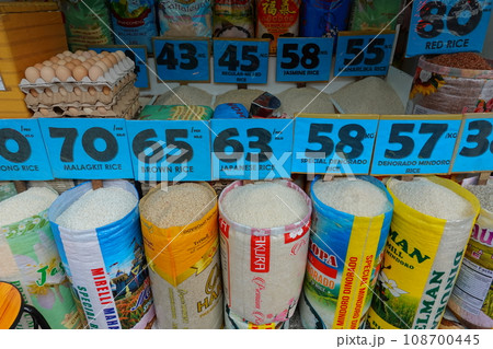 フィリピン タガイタイ 市場の米店 フィリピン タガイタイ 市場の米店 108700445