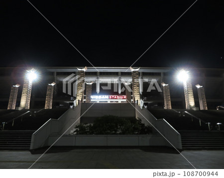 夜の日産スタジアム 夜の日産スタジアム 108700944