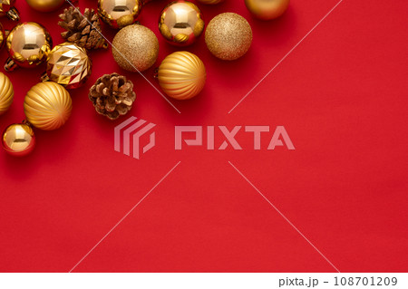 赤いクリスマスフレーム背景 赤いクリスマスフレーム背景 108701209