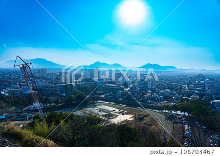 【日本100名城】丸亀城 本丸から見た復元修復中の石垣と善通寺市方面1 香川県丸亀市 【日本100名城】丸亀城 本丸から見た復元修復中の石垣と善通寺市方面1 香川県丸亀市 108703467