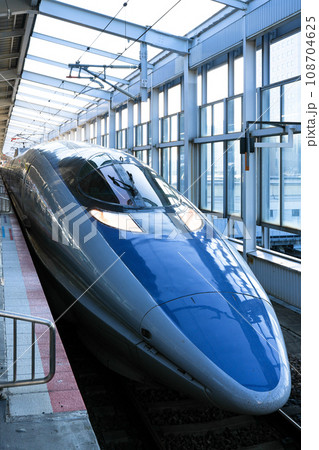 500系新幹線(岡山駅にて停車中) 500系新幹線(岡山駅にて停車中) 108704625