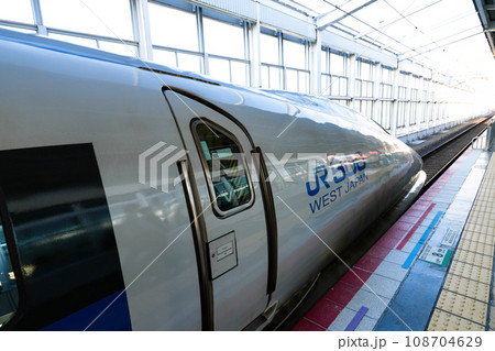 500系新幹線（岡山駅にて停車中） 108704629