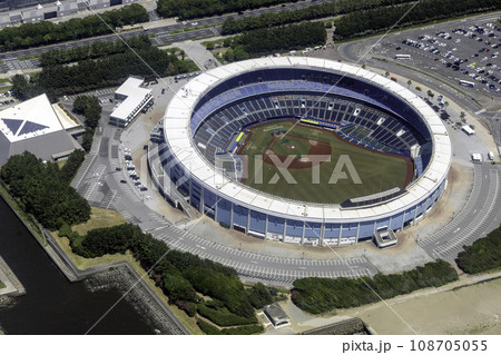 千葉マリンスタジアムを空撮 108705055