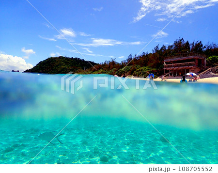 沖縄・慶良間諸島・座間味・阿嘉島北浜（ニシバマ）ビーチ 108705552