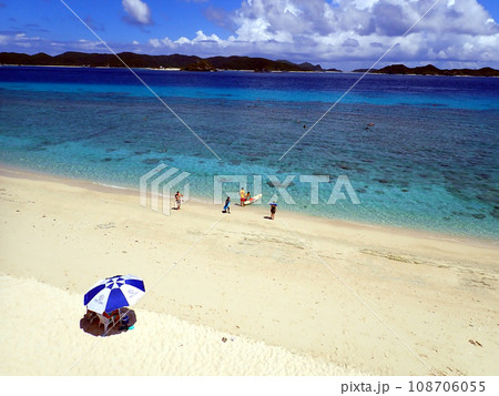 沖縄・慶良間諸島・座間味・阿嘉島北浜（ニシバマ）ビーチ 108706055