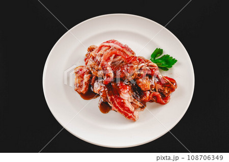 味付けする牛肉 味付けする牛肉 108706349