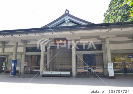 東北・平泉・関山の中尊寺、文化財を収蔵し、大伽藍中尊寺の様子を今に伝える讃衡蔵・岩手県平泉町(4) 東北・平泉・関山の中尊寺、文化財を収蔵し、大伽藍中尊寺の様子を今に伝える讃衡蔵・岩手県平泉町(4) 108707724