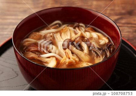 きのこの煮込みうどん きのこの煮込みうどん 108708753