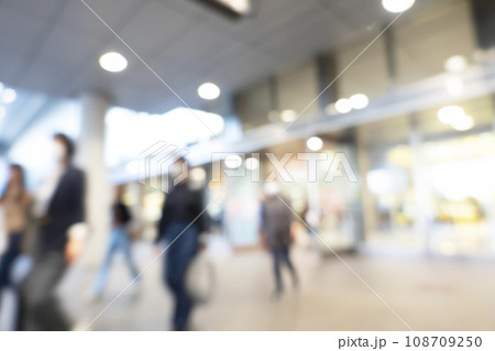 繁華街のボケ表現 108709250