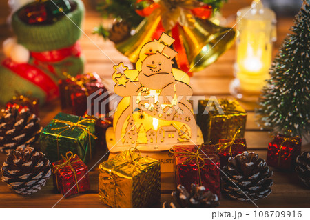 【素材】クリスマスイメージ 108709916