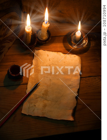 Vintage paper for writing on wooden background 108710994