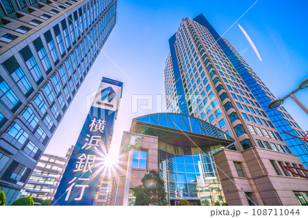 日本の横浜都市景観 日石横浜ビルや横浜銀行などを望む 108711044