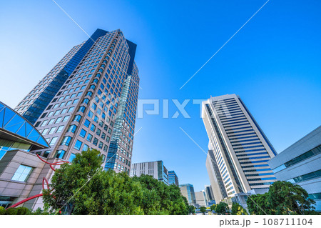 日本の横浜都市景観 横浜銀行や三菱重工などを望む 日本の横浜都市景観 横浜銀行や三菱重工などを望む 108711104