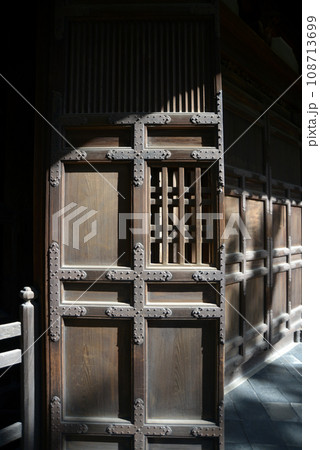 大徳寺　仏殿の扉　京都市北区紫野 108713699
