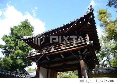 大徳寺　龍翔寺の山門　京都市北区紫野 108713706