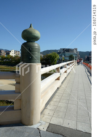 三条大橋　京都市東山区鴨川 108714319