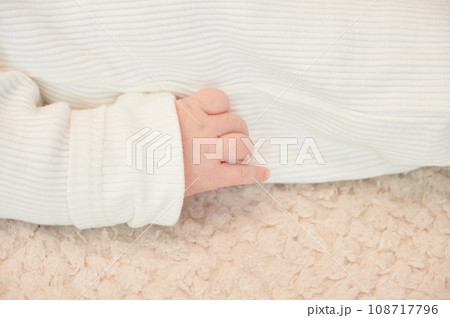 赤ちゃんの手 育児 子育て 乳幼児 赤ちゃんの手 育児 子育て 乳幼児 108717796