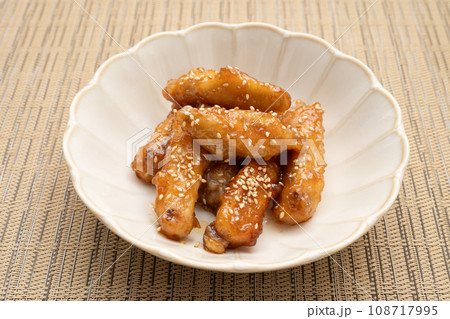 手作りの手羽中の甘辛煮 108717995