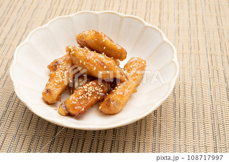 手作りの手羽中の甘辛煮 108717997