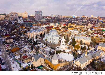 Alekseevo-Akatov monastery and the old residential quarters in the winter in Voronezh 108718081