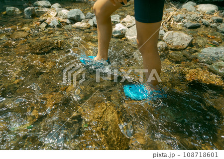 play in the river 108718601
