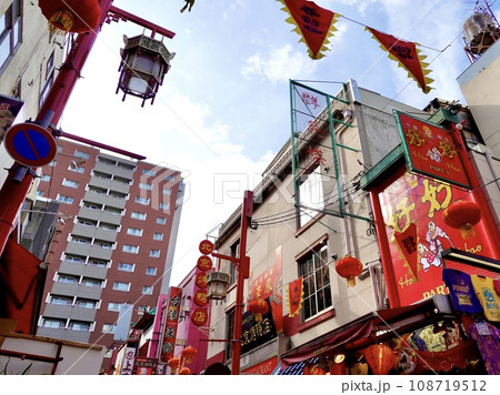 春節祭の神戸南京街 南京西路を西向きに見た風景 神戸市中央区 春節祭の神戸南京街 南京西路を西向きに見た風景 神戸市中央区 108719512