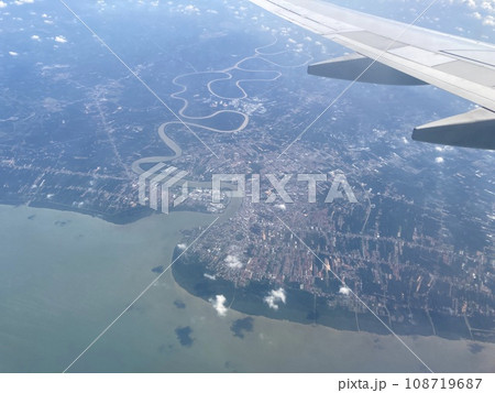 航空写真　ジョホール州バトゥー・パハト市街地と川 108719687