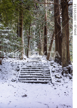 【新潟県・佐渡・清水寺】雪の参道 冬編 【新潟県・佐渡・清水寺】雪の参道 冬編 108720112