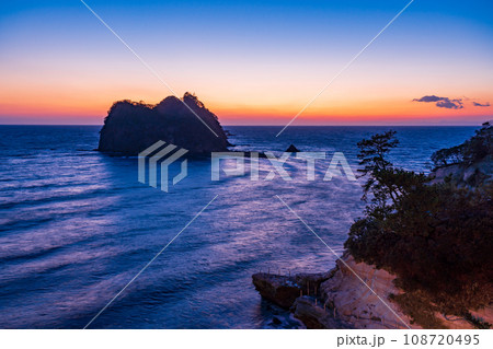(静岡県)西伊豆堂ヶ島・三四郎島・瀬浜 夕景 (静岡県)西伊豆堂ヶ島・三四郎島・瀬浜 夕景 108720495