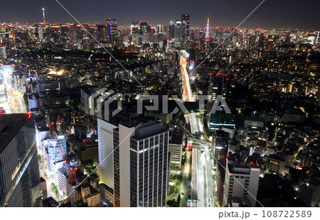 tokyo cityscape at night with car trails 108722589