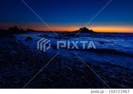 【新潟県･佐渡･相川】夕陽の景勝地 七浦海岸 108723967