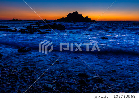 【新潟県･佐渡･相川】夕陽の景勝地 七浦海岸 108723968