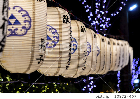 【神奈川県】江の島の夜を照らす正月の提灯 【神奈川県】江の島の夜を照らす正月の提灯 108724407