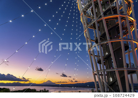 【神奈川県】輝くイルミネーションが綺麗な江の島のシーキャンドル 108724429