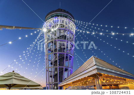 【神奈川県】輝くイルミネーションが綺麗な江の島のシーキャンドル 108724431